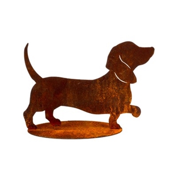 Gravhund på platte rust mellem